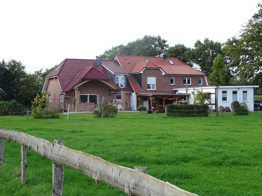 Charmante Ferienwohnung In Idyllischer Lage Jever Kültér fotó